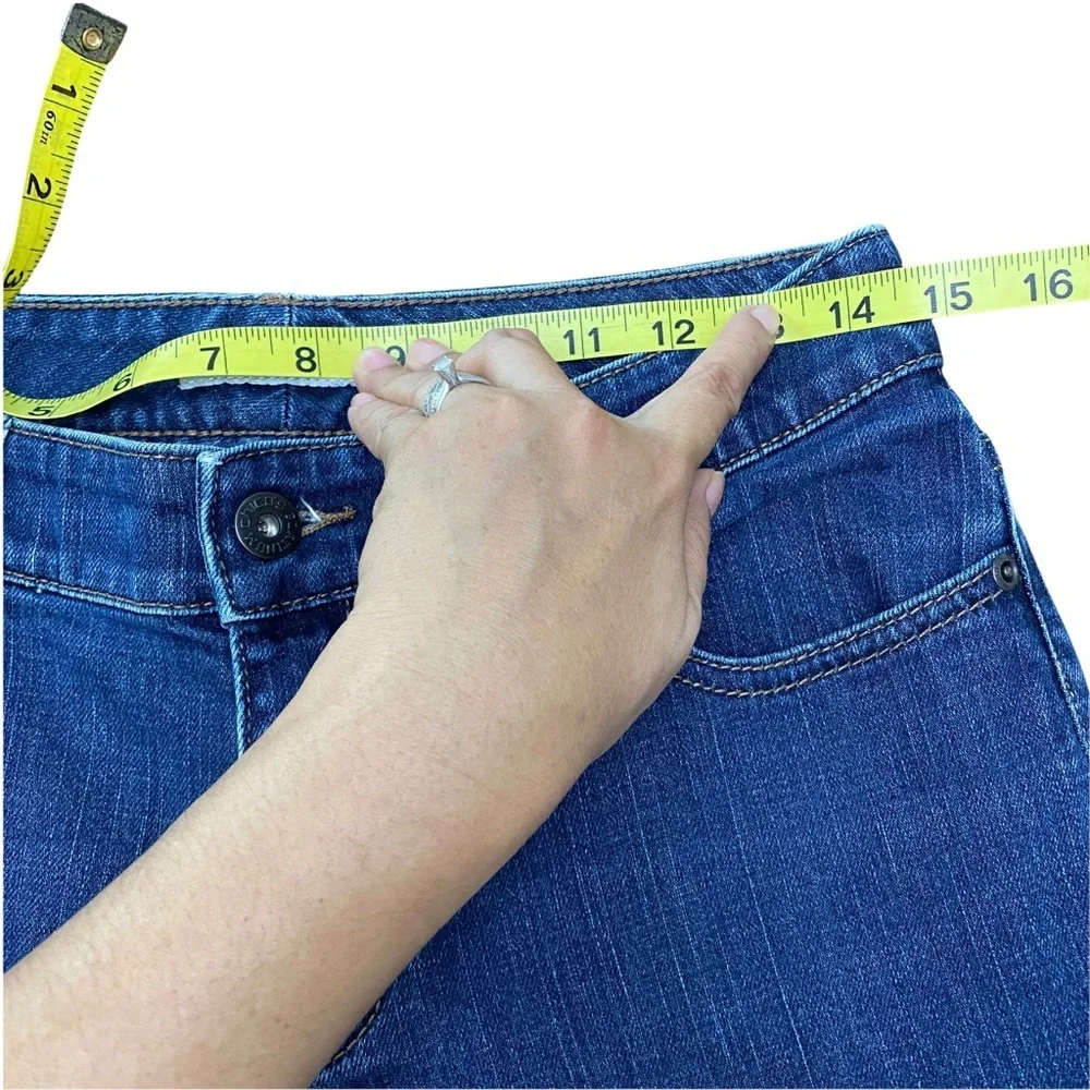 Chico’s Platinum Jeans Short Dark Wash Mid Rise Size 00